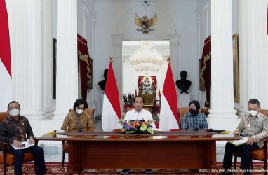 Jokowi Tetap Naikkan Harga BBM Meski Harga Minyak Turun, Ini Alasannya