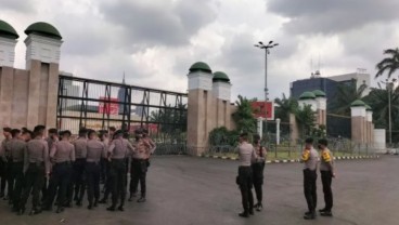 Tiga Ribu Polisi Kawal Demo Tolak kenaikan Harga BBM di DPR Siang Ini