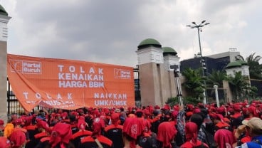 Demo Tolak Kenaikan Harga BBM, 2.000 Buruh Kepung Gedung DPR