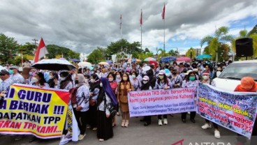 Guru Demo DPRD Kalteng Tuntut Tunjangan Profesi Pendidik Dikembalikan