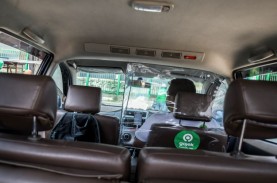 Driver Taksi Online Demo Hari Ini, Tarif Grab-Gojek…
