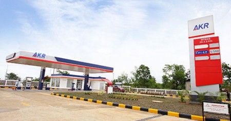 SPBU yang dikelola PT AKR Corporindo Tbk. AKR  memiliki jaringan 142 stasiun pelayanan di tahun 2018 yang menyalurkan produk BBM minyak solar dengan merek dagang AKRA SOL dan bensin Ron 92 dengan merek dagang AKRA 92./akr.co.id