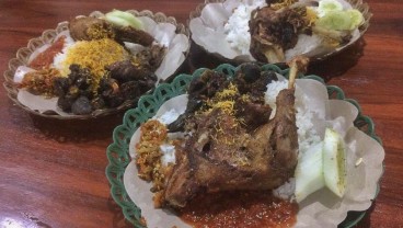 Nikmatnya Bebek Rempah Madura di Titik Nol Surabaya