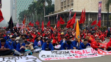 Demonstran Blokade Jalan Protokol MH Thamrin, Lalu Lintas Dialihkan