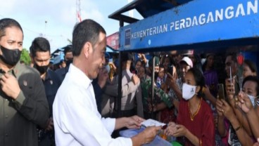 Jokowi dan Iriana Kunjungi Pasar Langgur di Maluku Tenggara