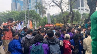 Demo BBM, Mahasiswa BEM SI dan Polisi Sempat Saling Dorong