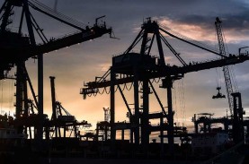 Harga Komoditas Turun, Tren Surplus Neraca Dagang…