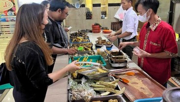 Warung Penyetan Legendaris di Surabaya, Pedasnya Nampol!