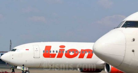 Pesawat Lion Air terparkir di Apron Bandara Soekarno-Hatta, Tangerang, Banten, Selasa (17/3/2020). Bisnis/Eusebio Chrysnamurti