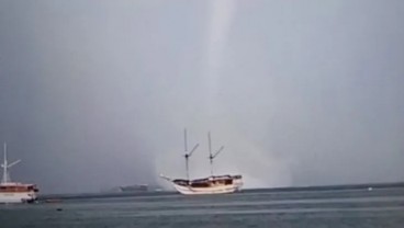 Fenomena Waterspout Mengejutkan Kota Sorong