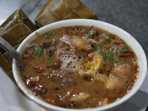 Coto Makassar yang merupakan makanan khas asal Sulawesi Selatan berupa sop daging berisi jeroan dan daging sapi dengan kuah rempah yang khas, bisa ditemui salah satunya di Coto Makassar Nusantara/ Bisnis - Adam