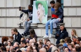 Ribuan Orang Bermalam di Ruang Terbuka Demi Menyaksikan Pemakaman Ratu Elizabeth II