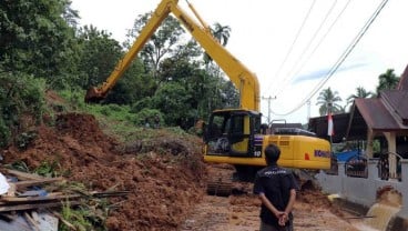 Banjir dan Longsor Terjang Padang, Bangunan Sekolah Hancur dan Warga Dievakuasi