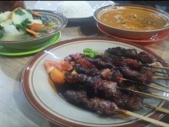 Menikmati Sajian Kuliner Kambing Bu Aspiah di Rest Area Paling Instagramable