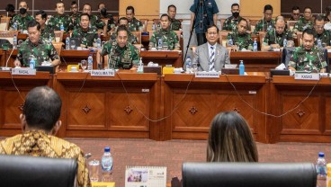 Keakraban Panglima TNI Andika Perkasa dan KSAD Dudung Abdurachman di DPR