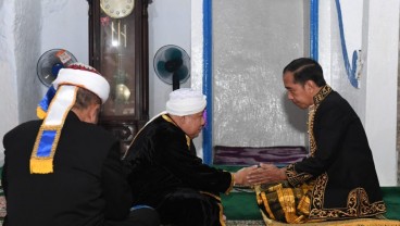 Jokowi Terima Gelar Kehormatan Adat Kesultanan Buton