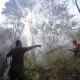 Ratusan Petugas Berupaya Padamkan Kebakaran di Gunung Ciremai