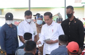 Kunjungan Kerja Ke Baubau dan Buton, Presiden Serahkan BSU Bagi Peserta BPJS Ketenagakerjaan