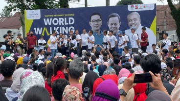 Ikuti Jejak Jokowi, Ridwan Kamil Bagi-Bagi Sepeda di Bogor