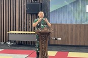 Disorot Karena Tendang Aremania, KSAD Dudung Rilis Video 'TNI Bersama Rakyat'