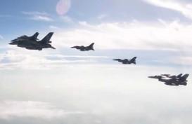 HUT ke-77 TNI: Atraksi Akrobatik Pesawat Tempur F-16 di Langit Jakarta