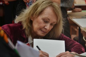 Melihat Karya Annie Ernaux, Peraih Nobel Sastra 2022