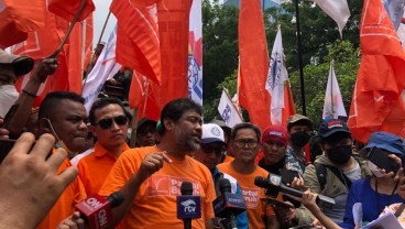 Ribuan Buruh Demo di Patung Kuda, Tuntut Kenaikan Upah 13 Persen!