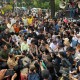 Didemo Jelang Lengser, Anies Duduk Bareng Demonstran di Depan Balai Kota