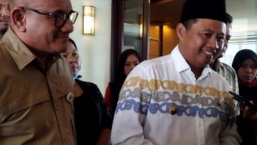 Wagub Jabar Serahkan Klaim BPJamsostek, Minta Perusahaan Perhatikan Hak Pekerjanya