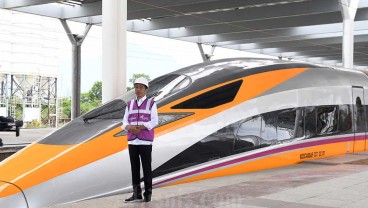 Sewindu Jokowi, Proyek Perkeretaapian Penuh Lika-Liku