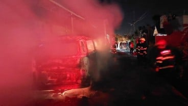 Waduh Sayangnya, Satu Unit Mobil VW Combi Terbakar saat Parkir di Padang