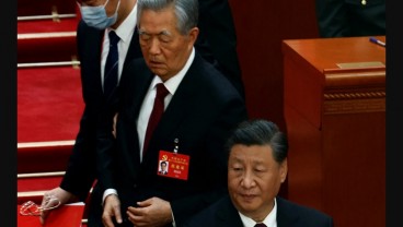 Detik-detik Mantan Presiden China Hu Jintao Dikeluarkan saat Kongres Partai