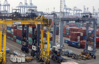 PENAIKAN TARIF KONTAINER DI PRIOK : Biaya Pelabuhan Kian Membubung