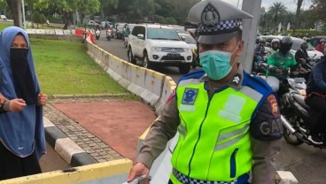 Perempuan Tak Dikenal Bawa Senpi Coba Terobos Istana Negara!