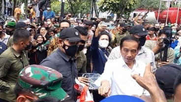 Presiden Serahkan Langsung BLT BBM di Kota Balikpapan