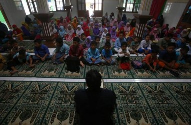 Honor Guru Ngaji dan Sekolah Minggu di Surabaya Diusulkan Naik