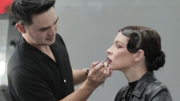 Intip 10 Tampilan Riasan “Beyond Transformation” di Jakarta Fashion Week 2023