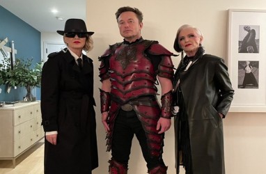 Elon Musk Pakai Kostum Setan Seharga Rp112 Juta Rayakan Hallowen