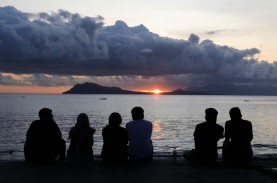 Menikmati Mentari Terbenam di Pantai Kota Raja, Ende