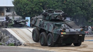 Kendaraan Tempur hingga Motor Listrik Militer Buatan Indonesia Dipamerkan ke Jokowi