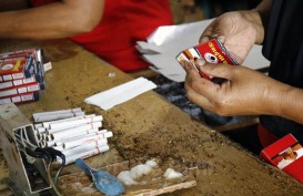 Tersengat Kenaikan Cukai, Saham Emiten Rokok Kompak Turun