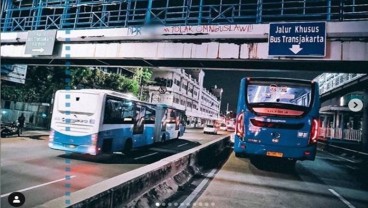 Heboh Video Bus TransJakarta Terobos Palang Pintu Kereta Api, Penumpang Pecahkan Kaca