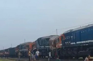 2 Kereta Api Tabrakan di Stasiun Rengas Lampung, Jadwal KA Terganggu