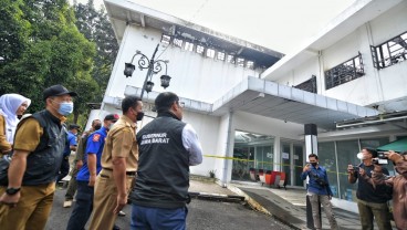 Tinjau Lokasi Kebakaran, Ridwan Kamil Ingatkan ASN Kota Bandung Tetap Layani Publik