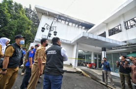 Tinjau Lokasi Kebakaran, Ridwan Kamil Ingatkan ASN…