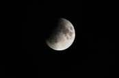 Wow! Ini Foto-foto Penampakan Gerhana Bulan Total Malam Ini, 8 November