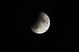 Wow! Ini Foto-foto Penampakan Gerhana Bulan Total…