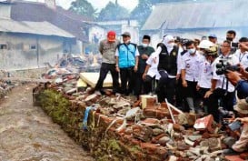 Khofifah Usul Lahan PTPN XII Jadi Relokasi Warga Terdampak Banjir Banyuwangi
