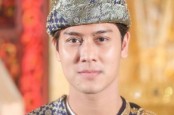 Dituduh Bangkrut dan Suka Pinjam Mobil, Ayah Rizky Billar Pamerkan BPKB Mobil Mewah