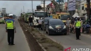 Puluhan Pengendara di Jalinsum Mengheningkan Cipta untuk Pahlawan RI